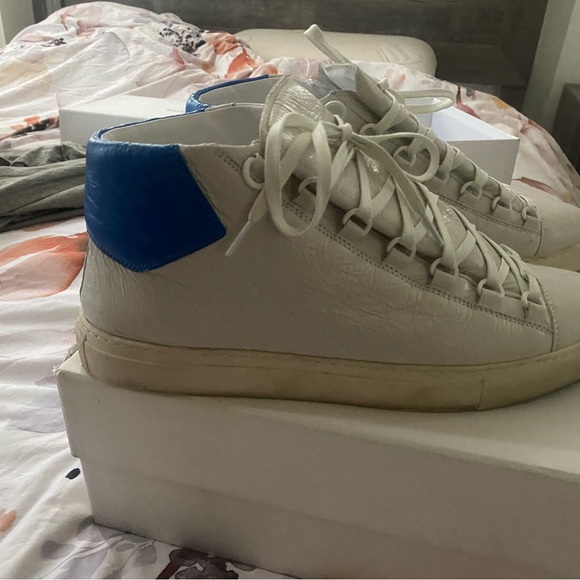 Balenciaga - Picture 3 of 9